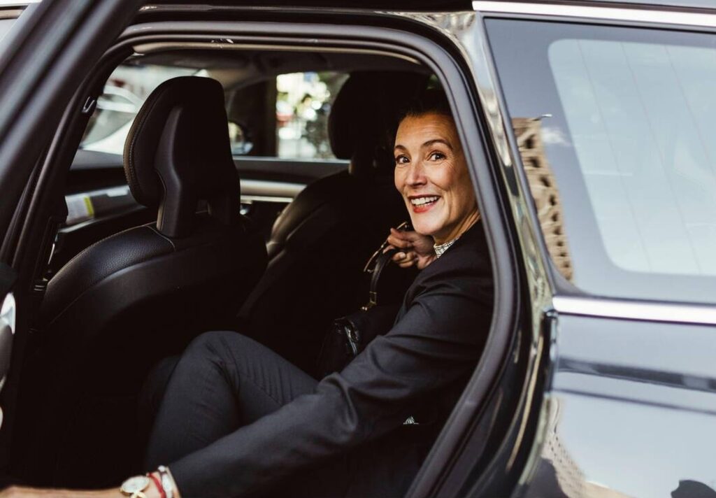 Book stylish VIP transportation in St. Maarten for weddings, parties, and events.