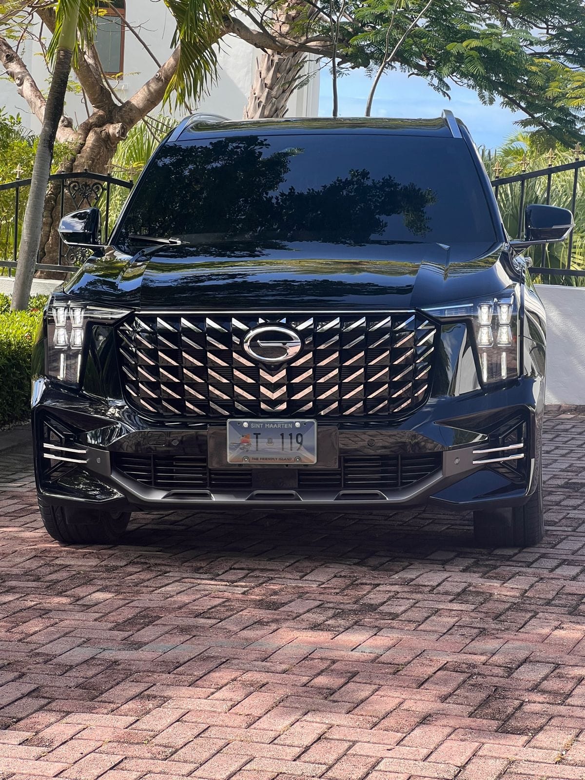 Front view of a black luxury SUV in St. Maarten