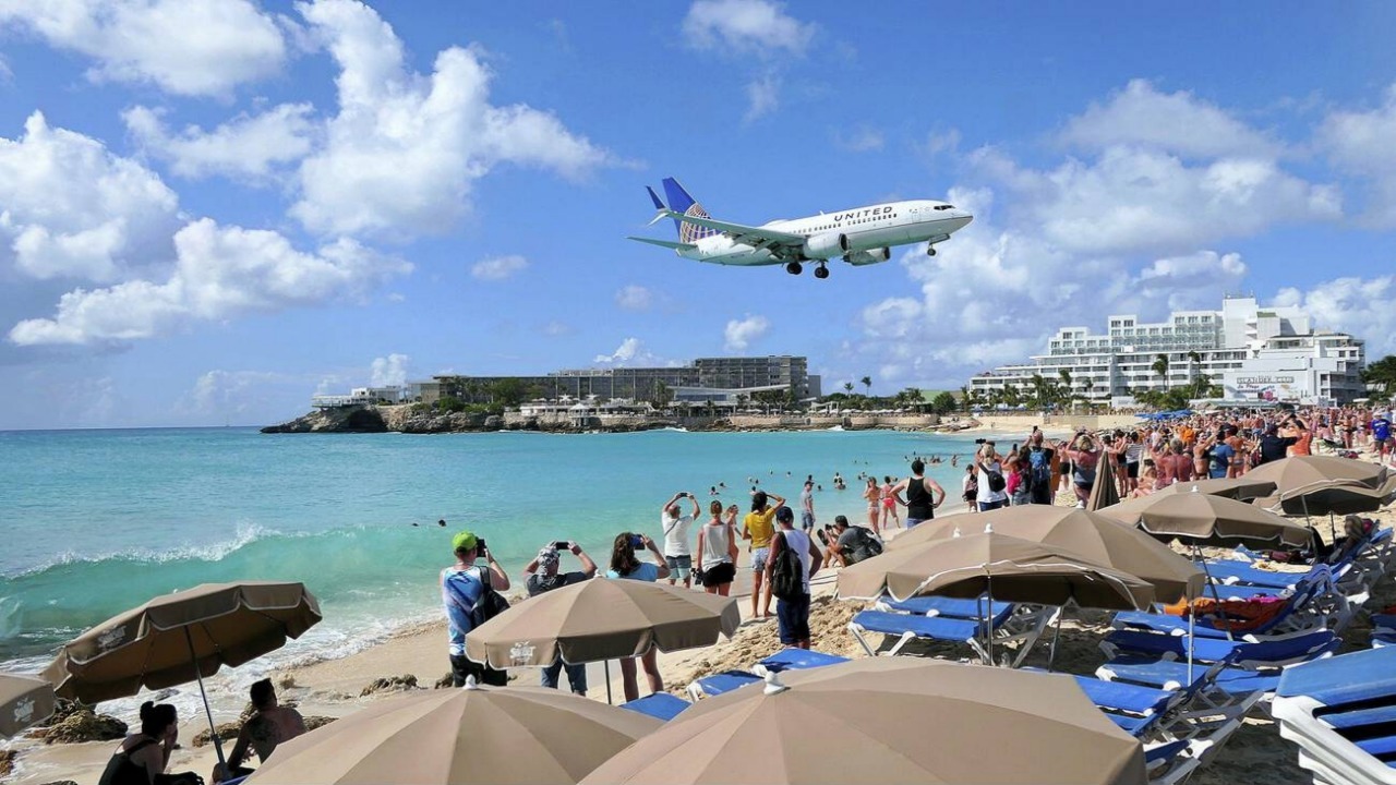 Complete Guide to Maho Beach: Planes